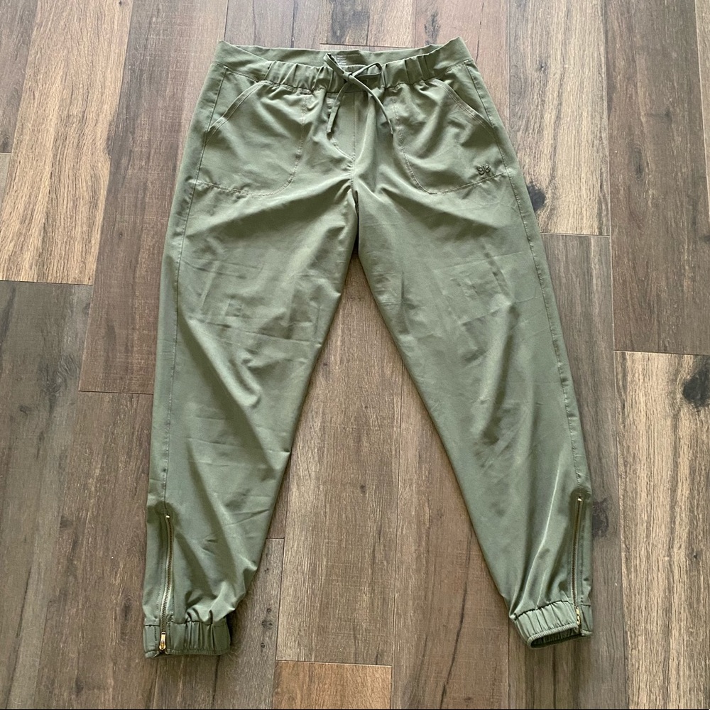 Albion JetSetters - Green Joggers size Small